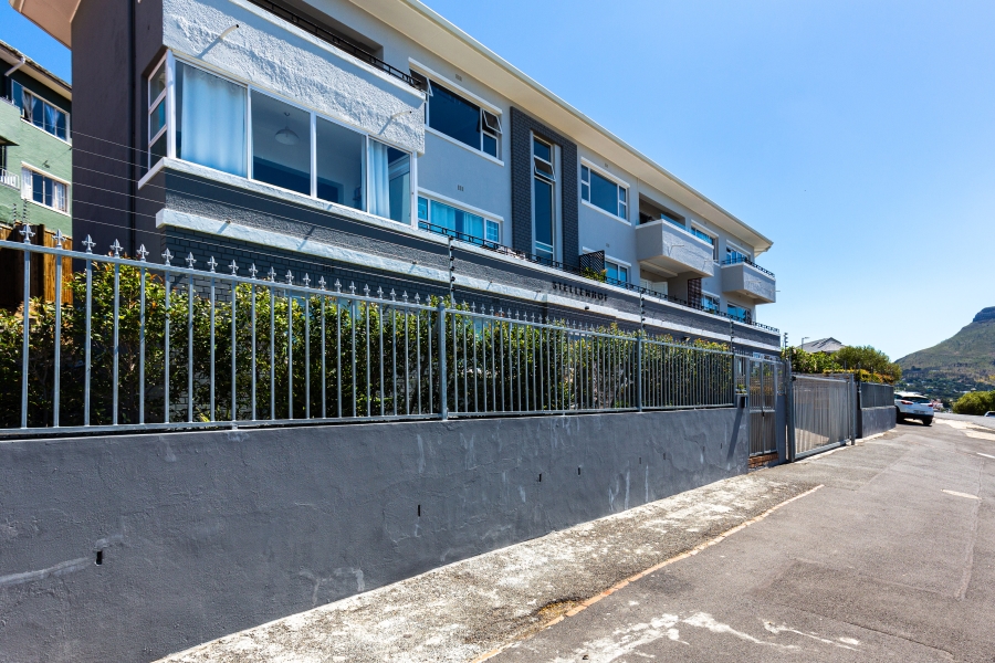 To Let 2 Bedroom Property for Rent in Vredehoek Western Cape